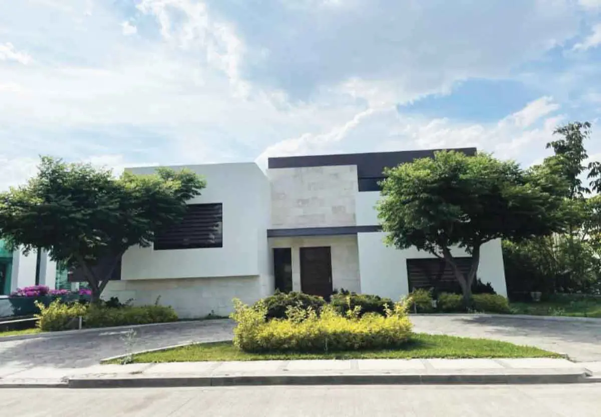 CASA RESIDENCIAL EN VENTA EN EL CLUB Y DENTRO DEL CAMPO DE GOLF TRES MARIAS CASA RESIDENCIAL EN VENTA EN EL CLUB Y DENTRO DEL CAMPO DE GOLF TRES MARIAS