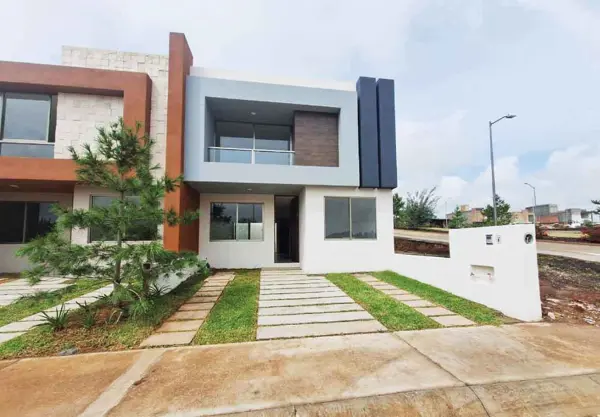 CASA EN VENTA EN FRACC. VESTA DEL MONTE, JESUS DEL MONTE, MORELIA