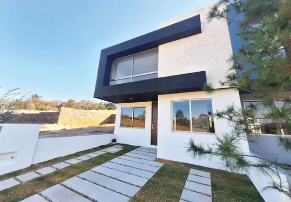CASA EN VENTA EN FRACC. VESTA DEL MONTE, MORELIA