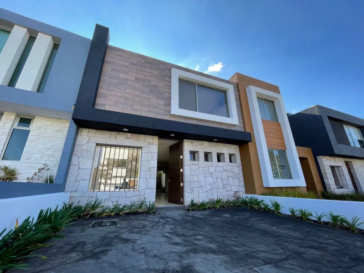 Casa en venta en Bosque Monarca, Morelia — foto 1 de 27