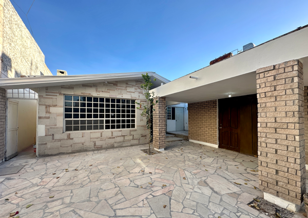 Casa en Venta en San Isidro, Torreón - Amplios Espacios y Excelente Ubicación