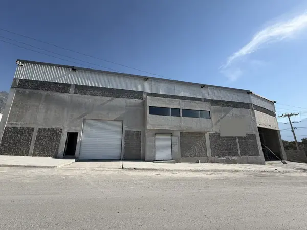 BODEGA INDUSTRIAL EN RENTA EN ESQUINA SOBRE AV COLOSIO SANTA CATARINA