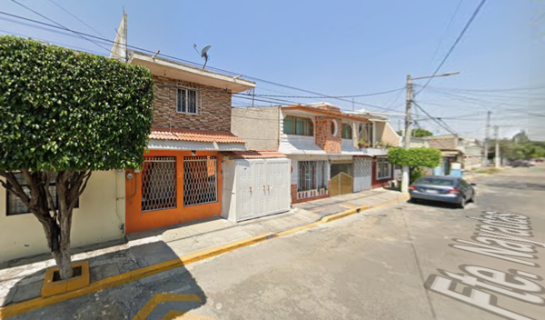 VENDO CASA EN JARDINES DE MORELOS-ECATEPEC