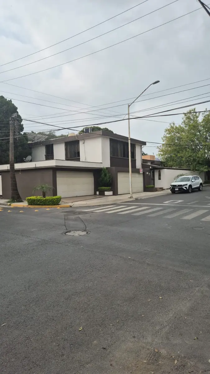 Casa en venta en Jardines del Valle, San Pedro Garza García — foto 1 de 15