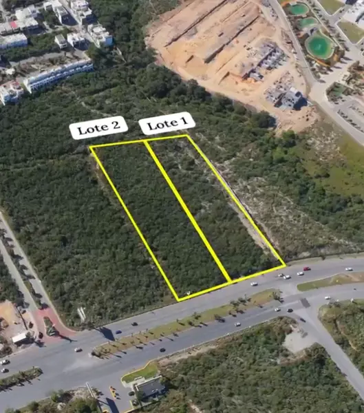 Terreno Venta y Renta en Av. Paseo de los Leones — foto 1 de 10