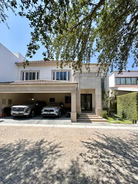 CASA EN VENTA EN CALLEJÓN DE LOS AYALA CASA EN VENTA EN CALLEJÓN DE LOS AYALA