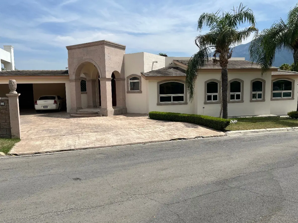 Casa en renta en Portal del Huajuco, Monterrey — foto 1 de 34