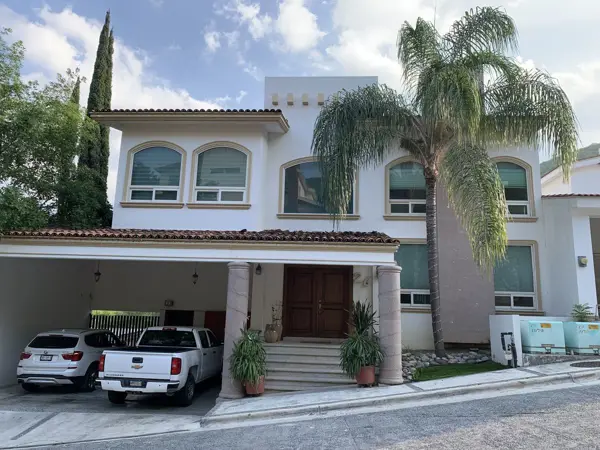 CASA EN VENTA EN  BOSQUENCINOS ( DOBLE TERRENO)