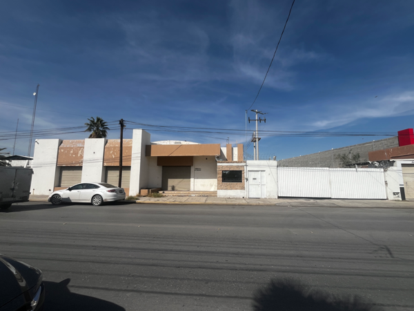 Se RENTA TODO O EN PARTES, bodega con patio y oficinas en Parque Industrial en en Gómez Palacio. Se RENTA TODO O EN PARTES, bodega con patio y oficinas en Parque Industrial en en Gómez Palacio.