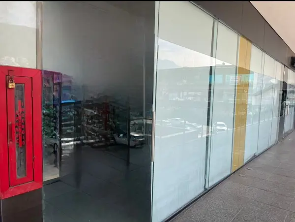 Local Comercial en Renta Zona Sur/ Garza Sada en Plaza Comercial