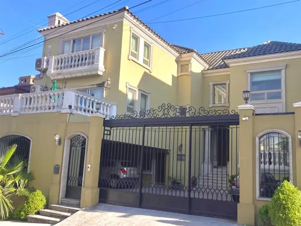 CASA EN VENTA EN CUMBRES 2DO SECTOR CASA EN VENTA EN CUMBRES 2DO SECTOR
