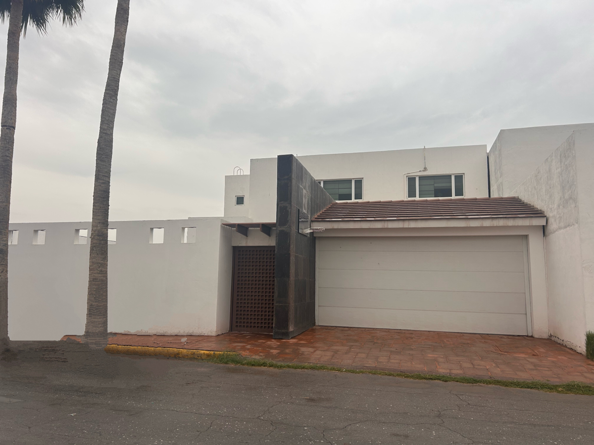 Casa en Residencial los Fresnos con alberca, excelente distribución Casa en Residencial los Fresnos con alberca, excelente distribución