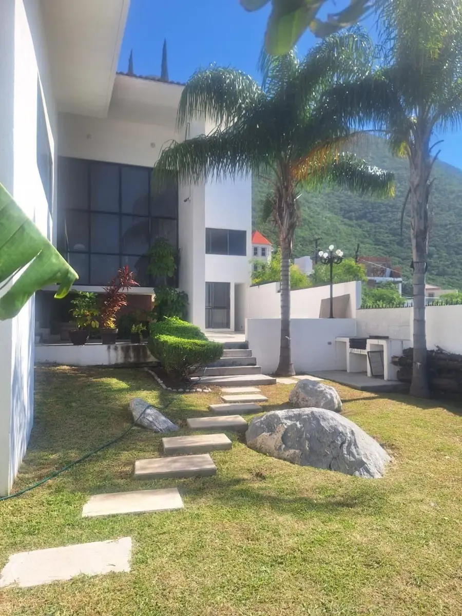 CASA EN VENTA EN CONTRY LA ESCONDIDA CASA EN VENTA EN CONTRY LA ESCONDIDA