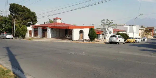 CASA EN VENTA EN CUMBRES 4TO SECTOR