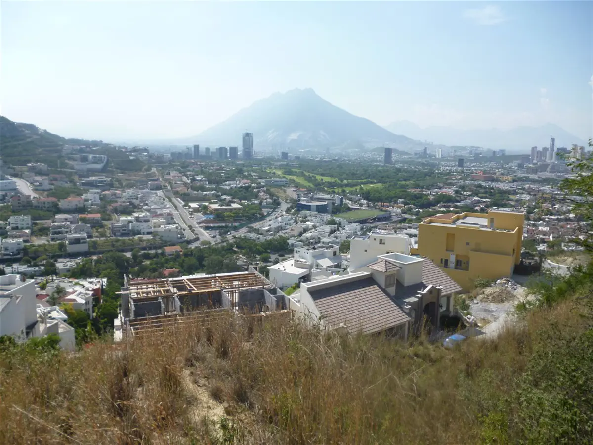 TERRENO EN VENTA EN JARDINES DE SAN AGUSTÍN TERRENO EN VENTA EN JARDINES DE SAN AGUSTÍN