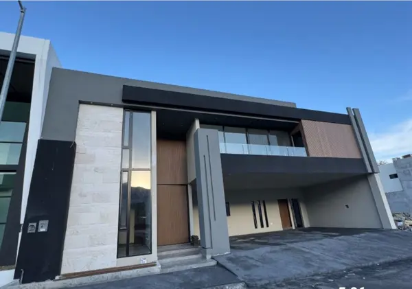 Casa en Venta en Carretera Nacional, Bosques de las Misiones