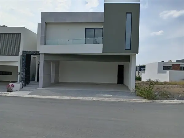 CASA EN RENTA EN CARRETERA NACIONAL