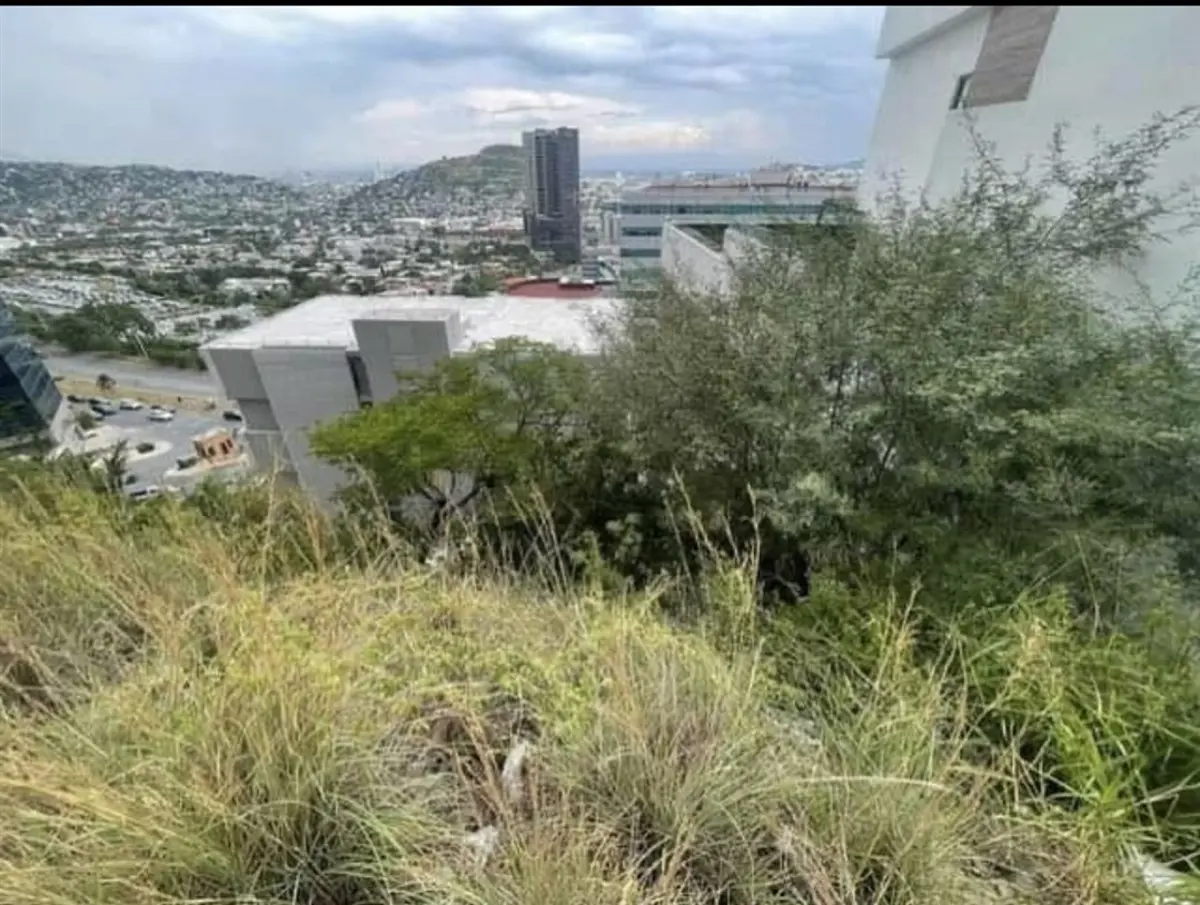 TERRENO EN VENTA EN LOMAS DE MONTECRISTO TERRENO EN VENTA EN LOMAS DE MONTECRISTO