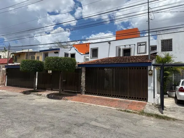 Se Vende Casa Dentro de la Ciudad en Chuburna Hidalgo Mérida Yucatán