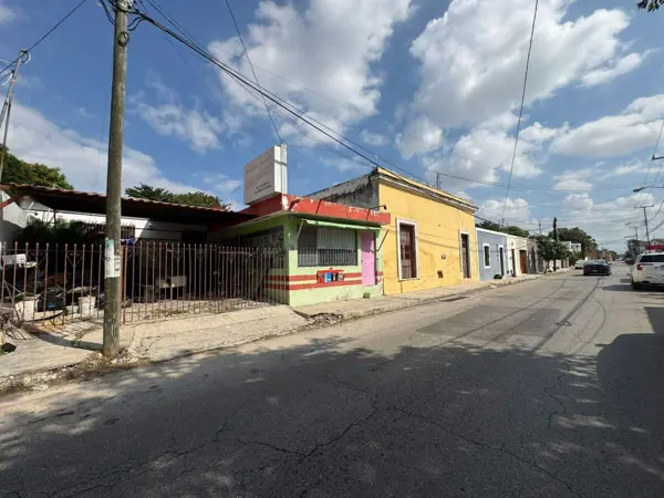 Casa con Gran Terreno en Venta en el Centro de Merida para Remodelar