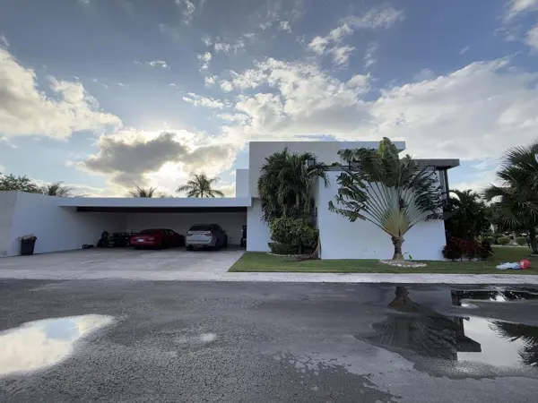 Residencia de Lujo en Privada con Amenidades – Norte de Mérida
