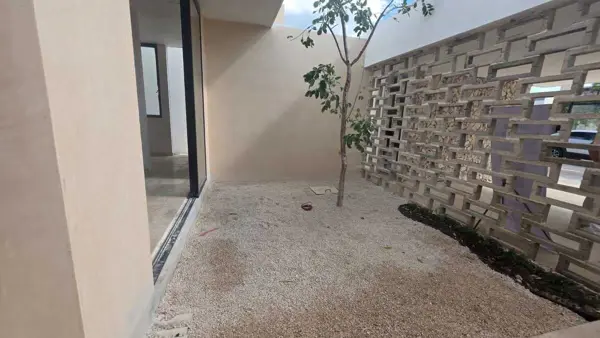 Casa Nueva en Venta en Privada con Alberca y Habitación en Planta Baja en Merida