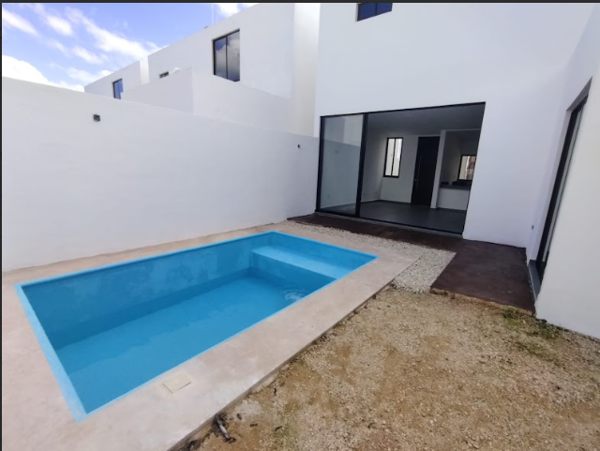 Se Vende Casa en Privada al Norte de Merida, Cerca de la Playa