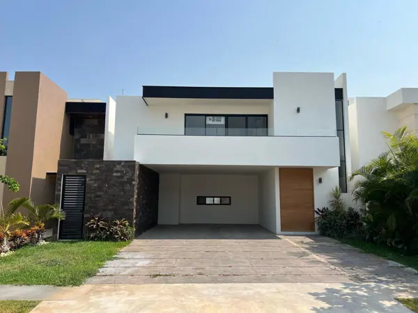 Casa en Venta en Merida con 4 Habitaciones en Privada Residencial con Amenidades