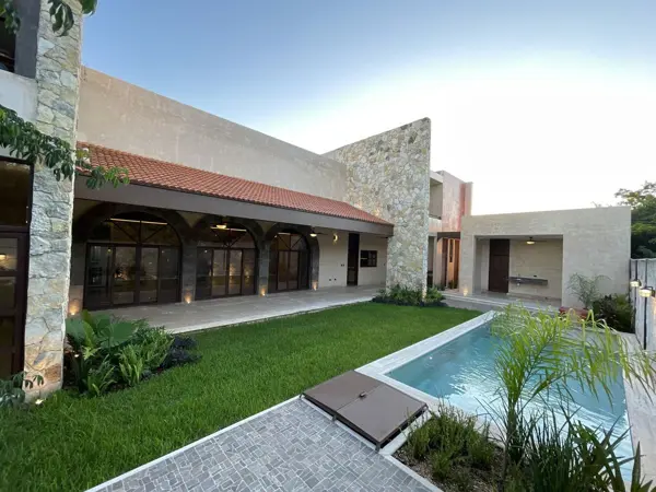 Se Vende Casa de Lujo de Dos Plantas en Privada Residencial ,temozón, Merida