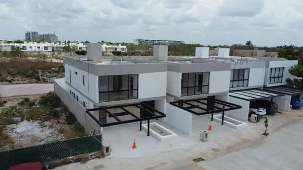 CASA EN VENTA EN MERIDA, PRIVADA RESIDENCIAL  CON AMENIDADES MOD B