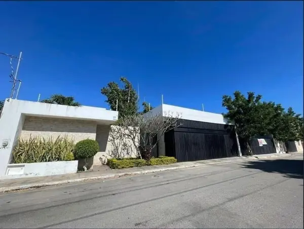 CASA EN VENTA EN CHUBURNA DE UN PISO, MERIDA CON PANELES SOLARES Y ALBERCA CASA EN VENTA EN CHUBURNA DE UN PISO, MERIDA CON PANELES SOLARES Y ALBERCA