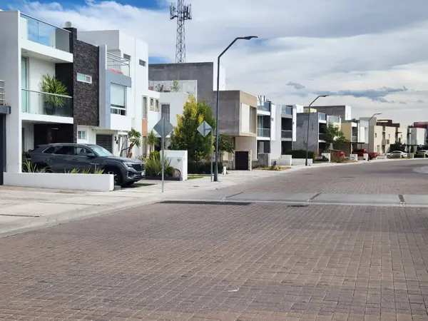 Casa en venta en Cañadas del Arroyo, Corregidora — foto 3 de 25
