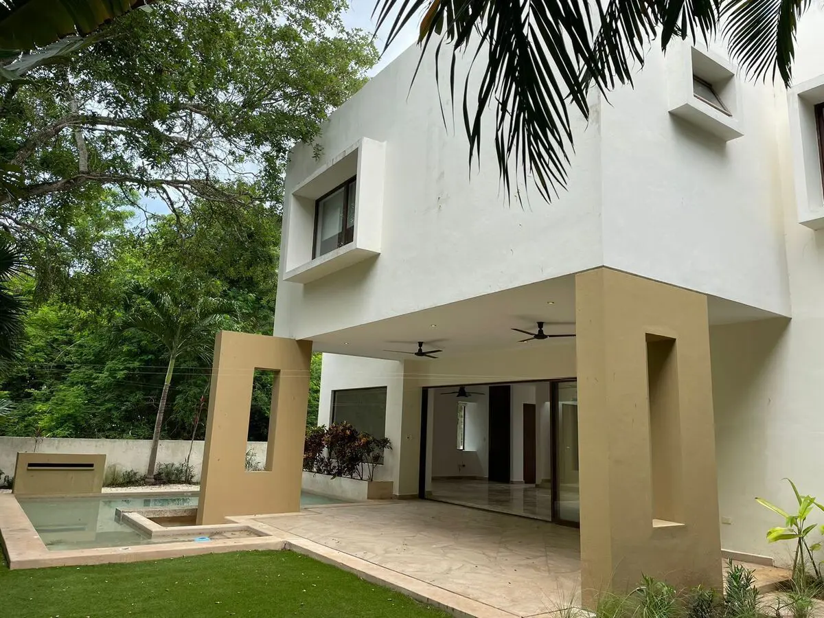 Casa en renta en Yucatán Country Club, Mérida — foto 1 de 24