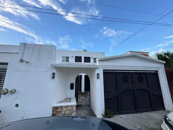 Casa con Estudios y Oficinas en Venta, Ideal para Inversión, Merida Yucatan