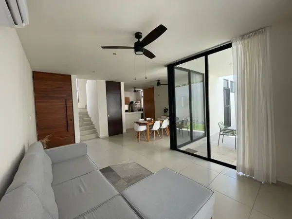 Casa en Venta en Mérida Yucatán en Privada en Leandro Valle — foto 1 de 31