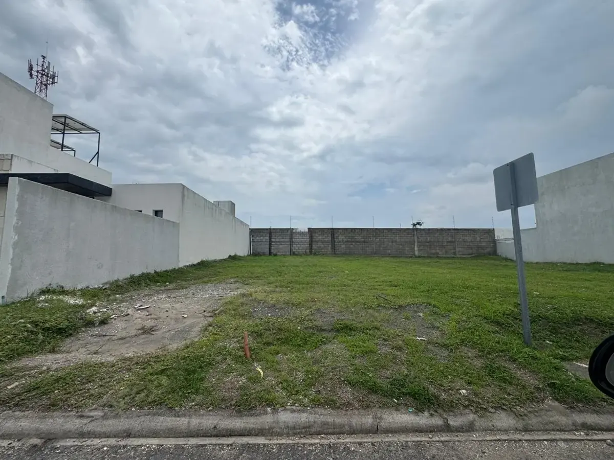 Terreno en venta en Lomas de la Rioja, Alvarado — foto 1 de 2