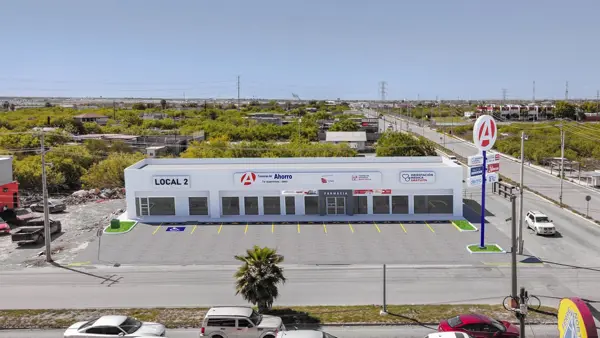 Local en renta en Los Encinos, Nuevo Laredo — foto 2 de 3