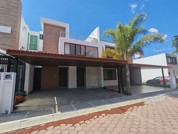 Casa nueva cerca a la UDLAP: Casa con Roof Garden. Cholula, Puebla.