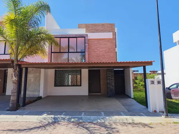 Vive o invierte junto a la UDLAP: Casa con Roof Garden
