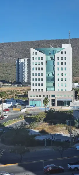 Renta Consultorio de 33 m² en Torre Médica Momentum Centro Sur con Baño y Aire Acondicionado