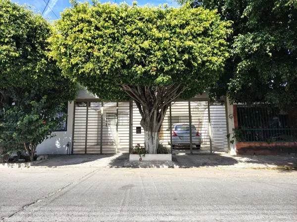 Casa en Venta de 1 nivel Col Arboledas