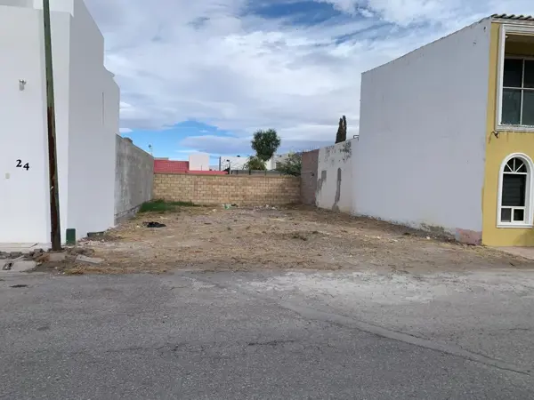 Terreno en venta en Residencial Senderos | | Cerca de TSM