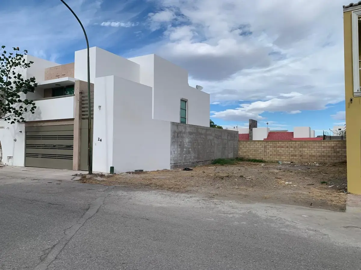 Vista 3 de Terreno en venta en Residencial Senderos | | Cerca de TSM