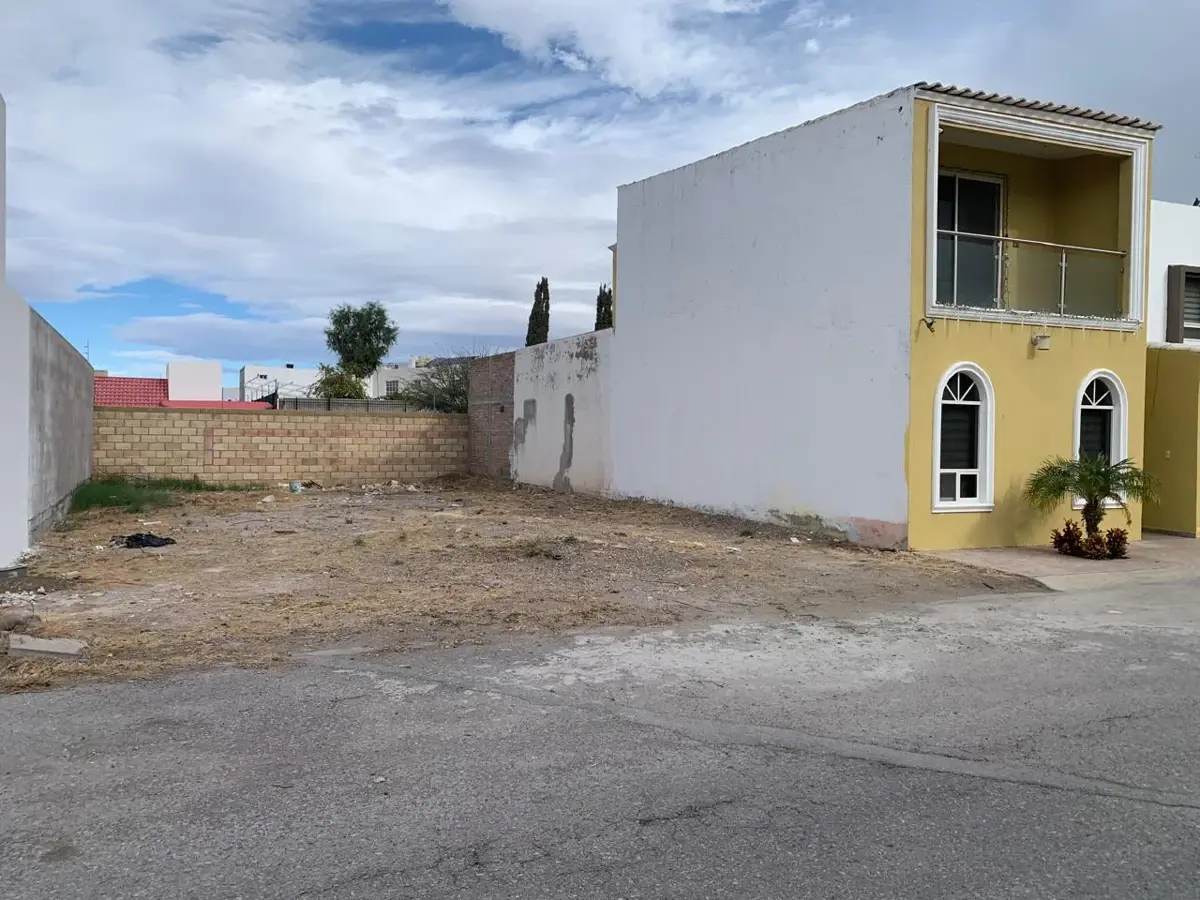 Vista 2 de Terreno en venta en Residencial Senderos | | Cerca de TSM