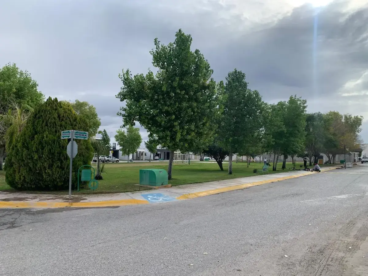 Vista 4 de Terreno en venta en Residencial Senderos | | Cerca de TSM