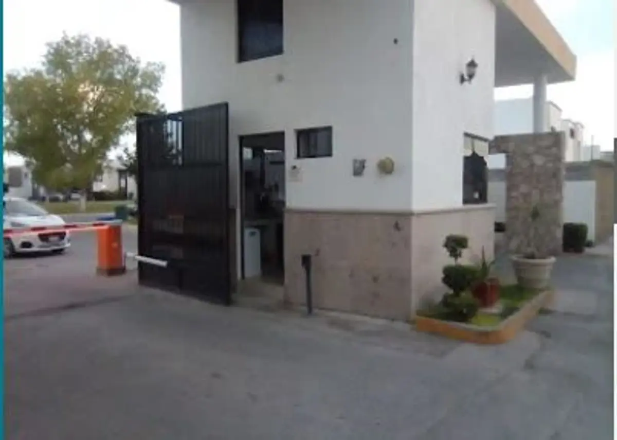 Vista 5 de Terreno en venta en Residencial Senderos | | Cerca de TSM