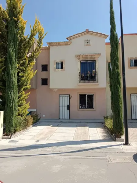Casa en venta en Real Toledo, Pachuca de Soto — foto 2 de 31