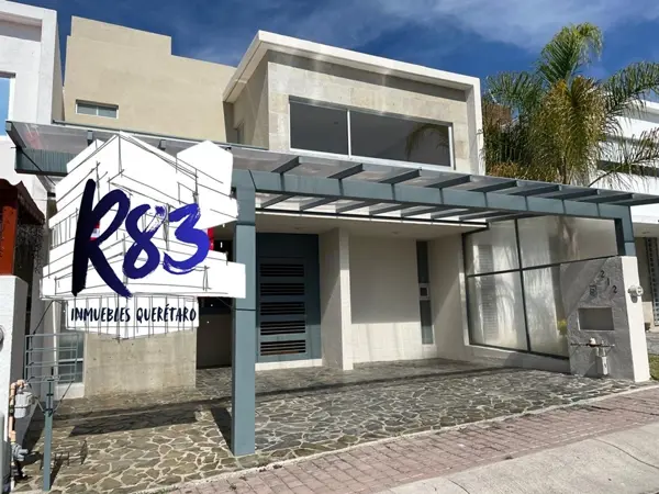Casa Familiar en Residencial El Refugio, Querétaro con Excelente Ubicación