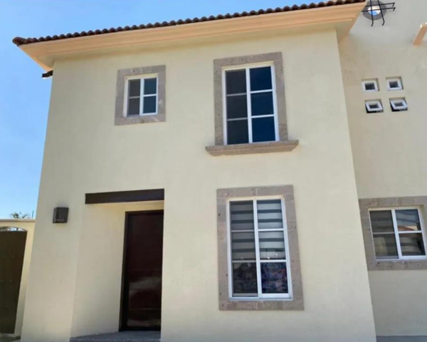 Hernosa casa en Juriquilla Querétaro todos los servicios, Remate hipotecario