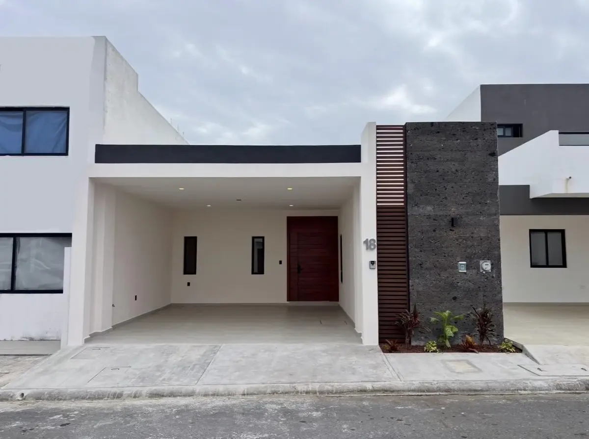 Casa en venta en Lomas de la Rioja, Alvarado — foto 1 de 16